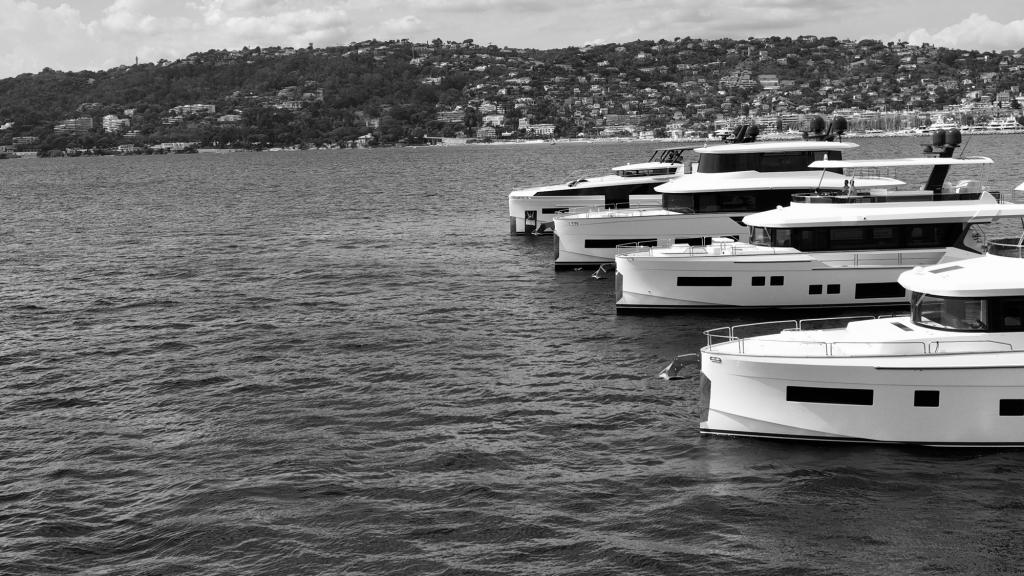 Motor yachts